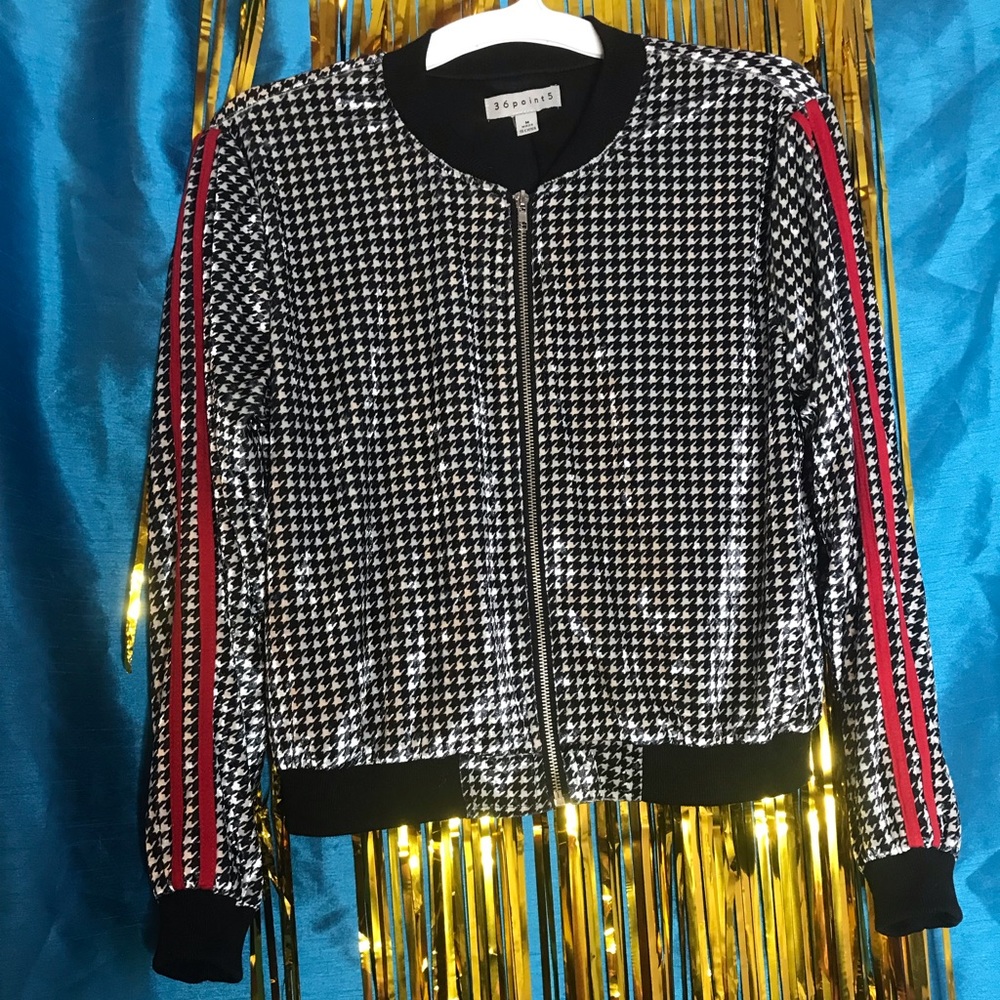 36 Point 5 Black & White Jacket w/ Red Stripes🖤❤️🖤❤️